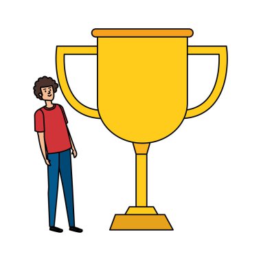 Genç adam kupa ödülünü kaldırıyor