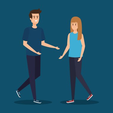 mutlu kadın ve adam saç modeli ve rahat giysiler ile konuşuyor