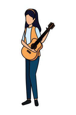 Gitar çalan genç bir kadın