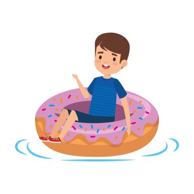 gömlek ve donut float ile sevimli küçük çocuk