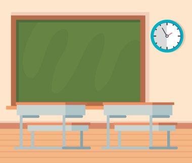 masaları ve saat ile blackboard ile akademik sınıf