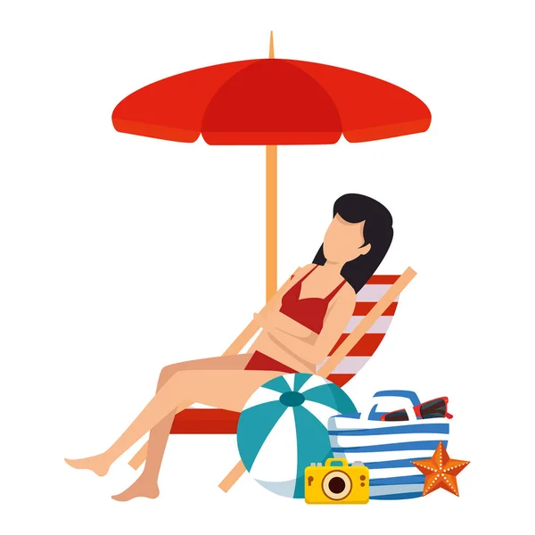 Красива жінка з купальником сидить у пляжному кріслі та сумці — стоковий вектор