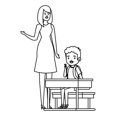 öğrenci erkek kadın öğretmen ile okul masasında oturan