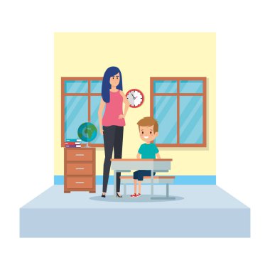 kadın öğretmen ve erkek sınıfta masada oturan