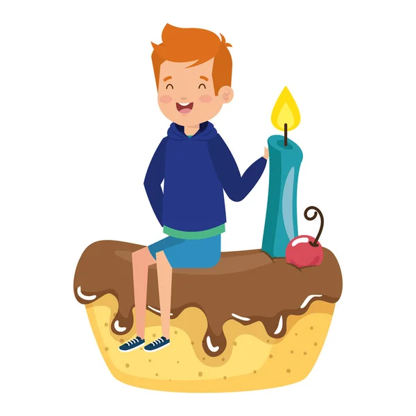 Boldog kisfiú ül a torta gyertyával — Stock Vector