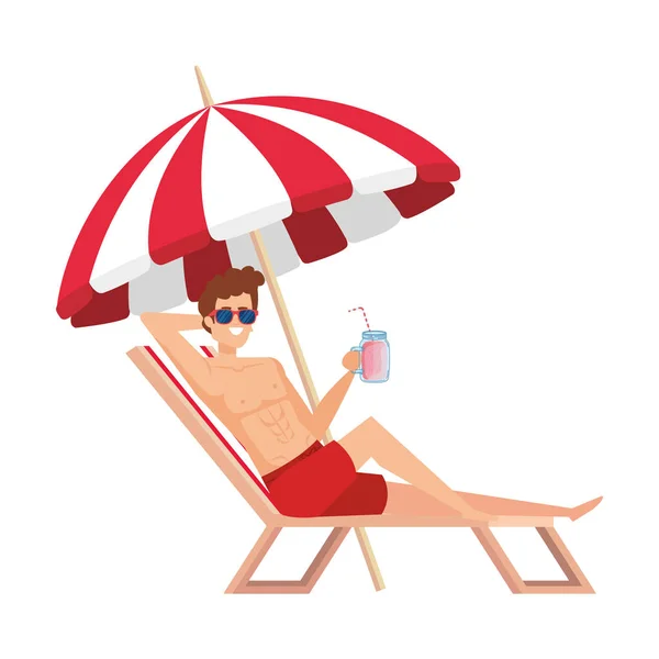 Joven hombre relajante en silla de playa beber jugo de frutas — Vector de stock