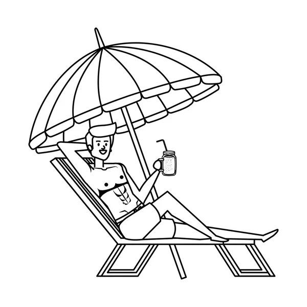Joven en silla de playa con sombrilla beber jugo — Vector de stock