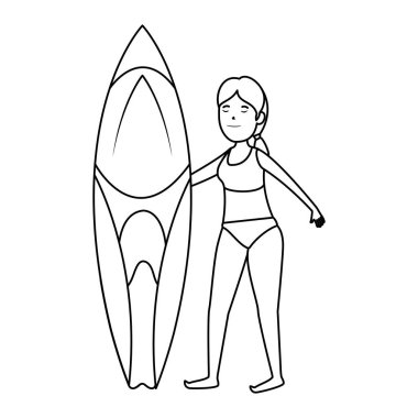 Mayolu ve sörf tahtalı genç bir kadın.