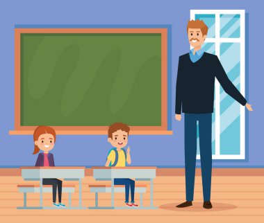 çocuklar ve tahta ile sınıfta adam öğretmen