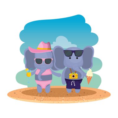 sahilde fotoğraf kamera ve kokteyl ile filler çift