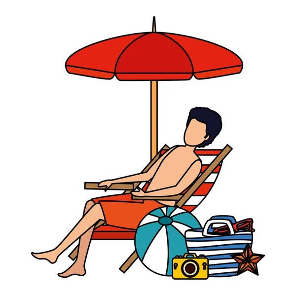 Mladý muž s plavkami sedící v plážovém křesle s letními ikonami — Stockový vektor