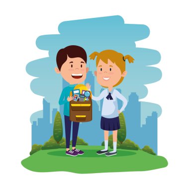 alanında okul çantası ile mutlu küçük öğrenciler çift