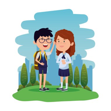 alanında okul çantası ile mutlu küçük öğrenciler çift