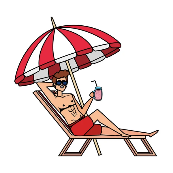 Joven en silla de playa con sombrilla beber jugo — Vector de stock