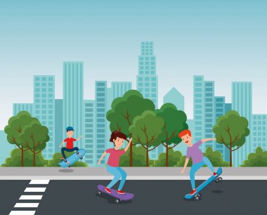 parkta kaykay oynayan kız ve erkek