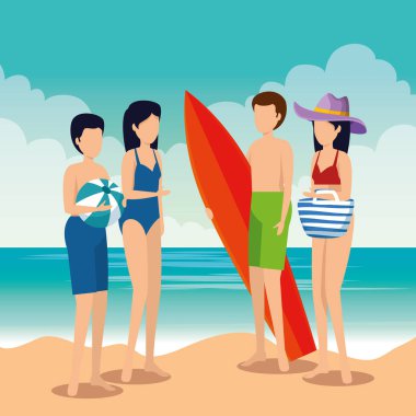 sörf tahtası ve top ile mayo giyen kadın ve erkek