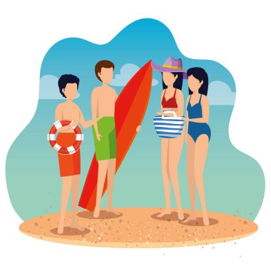 plajda sörf tahtası ve çanta ile mayo giyen kadın ve erkek