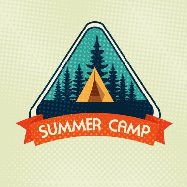 çam ağaçları ve kurdele ile kamp etiketi