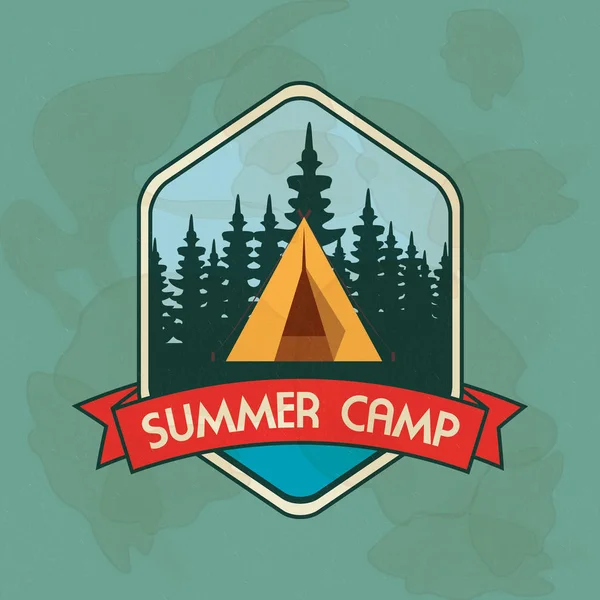 Etiqueta de acampamento com pinheiros de natureza e fita — Vetor de Stock