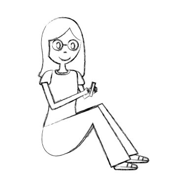 bir katta oturan cep telefonu kullanarak kadın