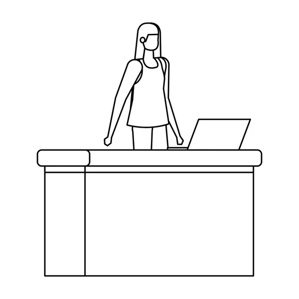 Mujer trabajando en escritorio con computadora — Vector de stock