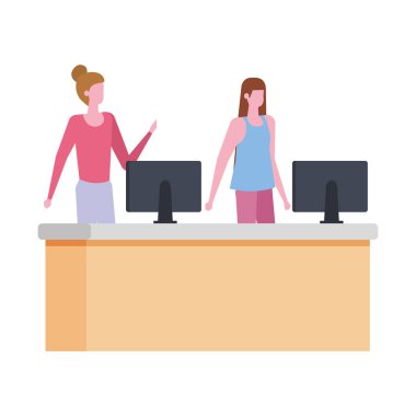 bilgisayar ile masada çalışan kadınlar