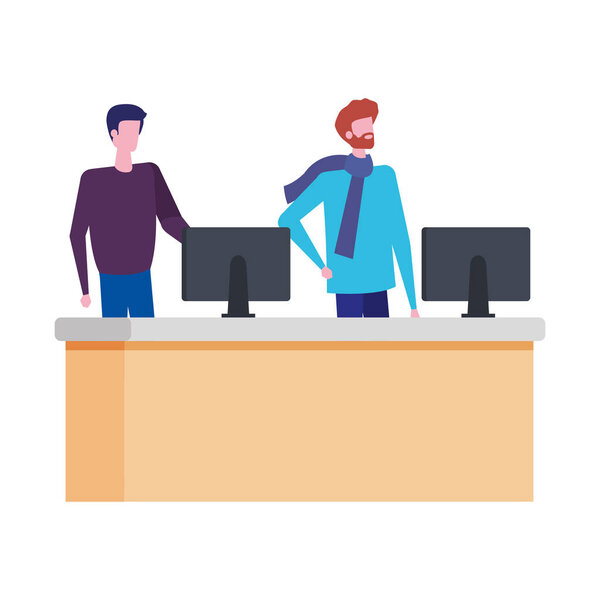 мужчины, работающие за компьютерами
