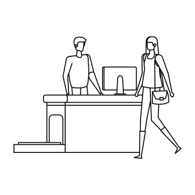 Kadın gezgin ile havaalanında çalışan adam