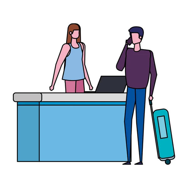 Женщина работает в аэропорту с компьютером и мужчина путешественник — стоковый вектор