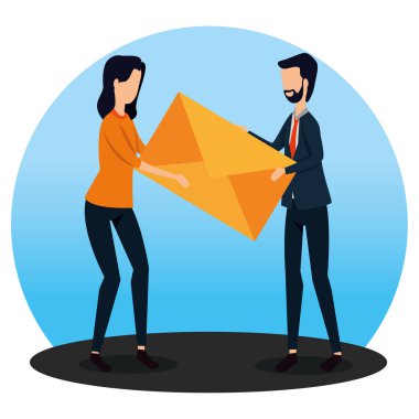 mektup mesajı ile işadamı ve iş kadını takım çalışması