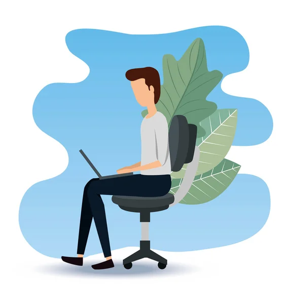 Hombre de negocios sentado en la silla con el ordenador portátil y hojas — Vector de stock