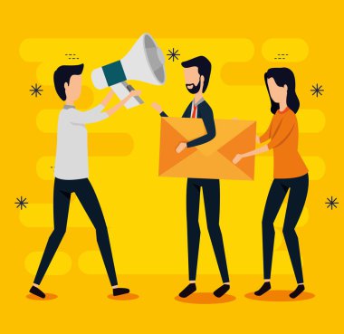 mektup ve megafon ile işadamları ve iş kadını takım çalışması