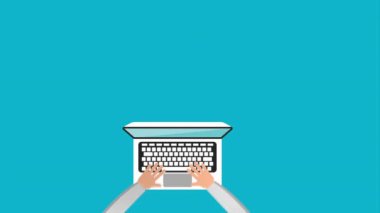 sosyal medya teknolojisi ile dizüstü bilgisayar kullanarak eller