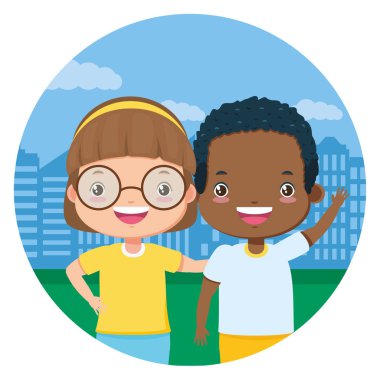 şehir parkında mutlu çocuk ve kız