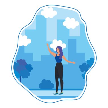 mutlu genç kadın parkta kutluyor