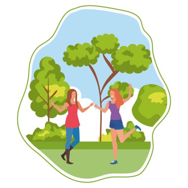 parkta kutluyor genç kız arkadaşlar