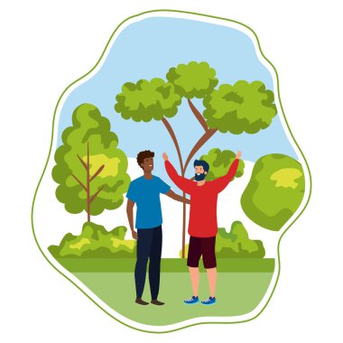 parkta kutluyor Irklararası Genç erkekler arkadaşlar