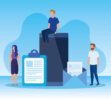 belge ve akıllı telefon ile kadın ve erkek ekip çalışması