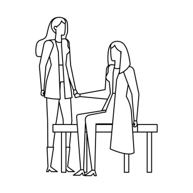 park sandalyesinde oturan zarif iş kadınları