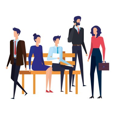 park sandalyesinde cep telefonu ile arayan iş adamları