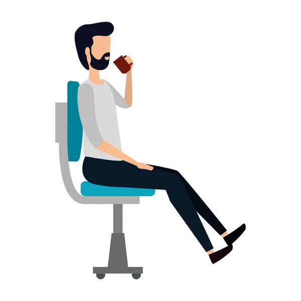 Επιχειρηματίας πίνοντας καφέ καθήμενος σε καρέκλα γραφείου — Διανυσματικό Αρχείο