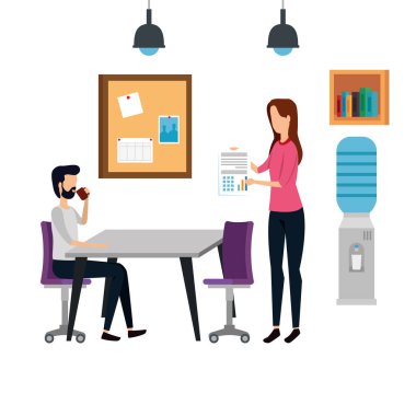 Ofiste zarif bir çift işçi var.