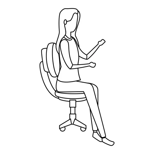 Élégante femme d'affaires avec plante d'intérieur assise dans une chaise de bureau — Image vectorielle