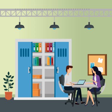 Ofiste zarif bir çift işçi var.