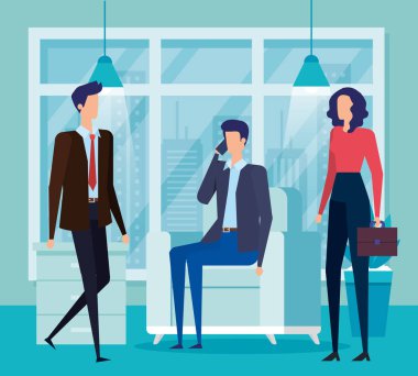 oturma odasında cep telefonu ile arayan zarif iş adamları işçiler