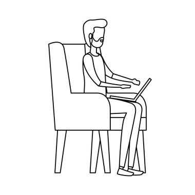 kanepede dizüstü bilgisayar kullanan zarif işadamı