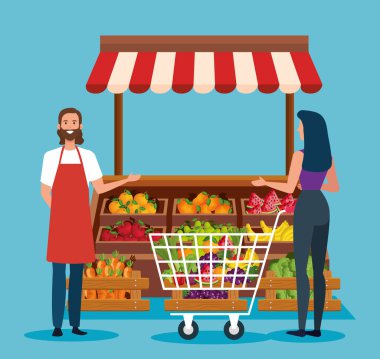 alışveriş arabası ve taze ürünler ile satıcı ve kadın müşteri