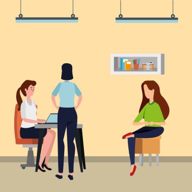 dizüstü bilgisayar ile ofis işyeri sahnesinde kadınlar