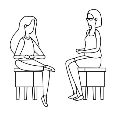 zarif iş kadınları banklarda oturmuş