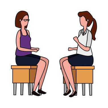 zarif iş kadınları banklarda oturmuş